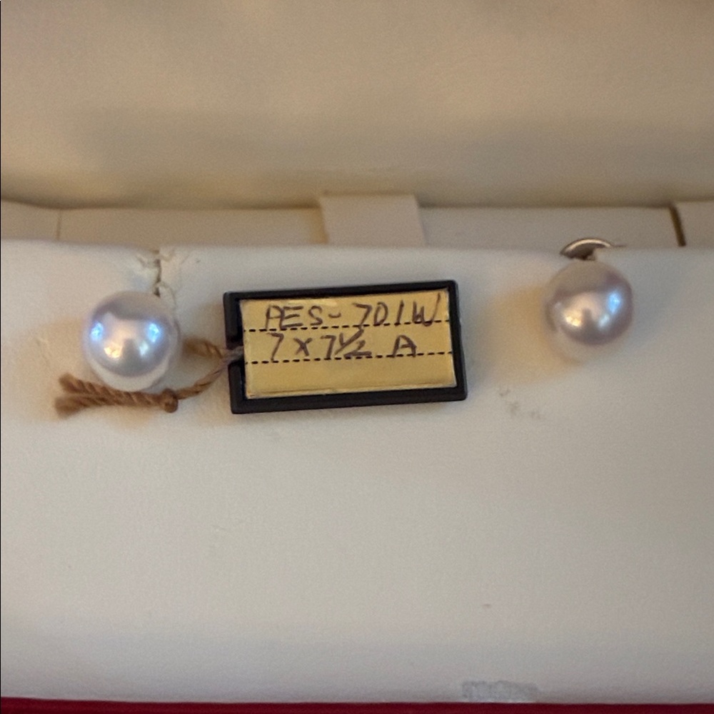 Mikimoto 18k Akoya Pearl Earrings, 7mm, A quality - Picture 4 of 10